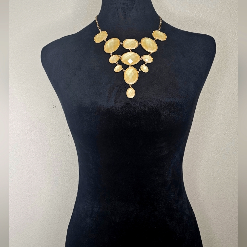 Vintage Gold Statement Pendent - image 1